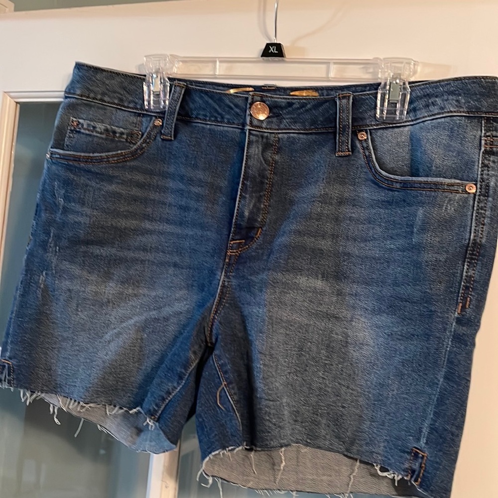 Women’s Seven7 denim shorts with frayed hem